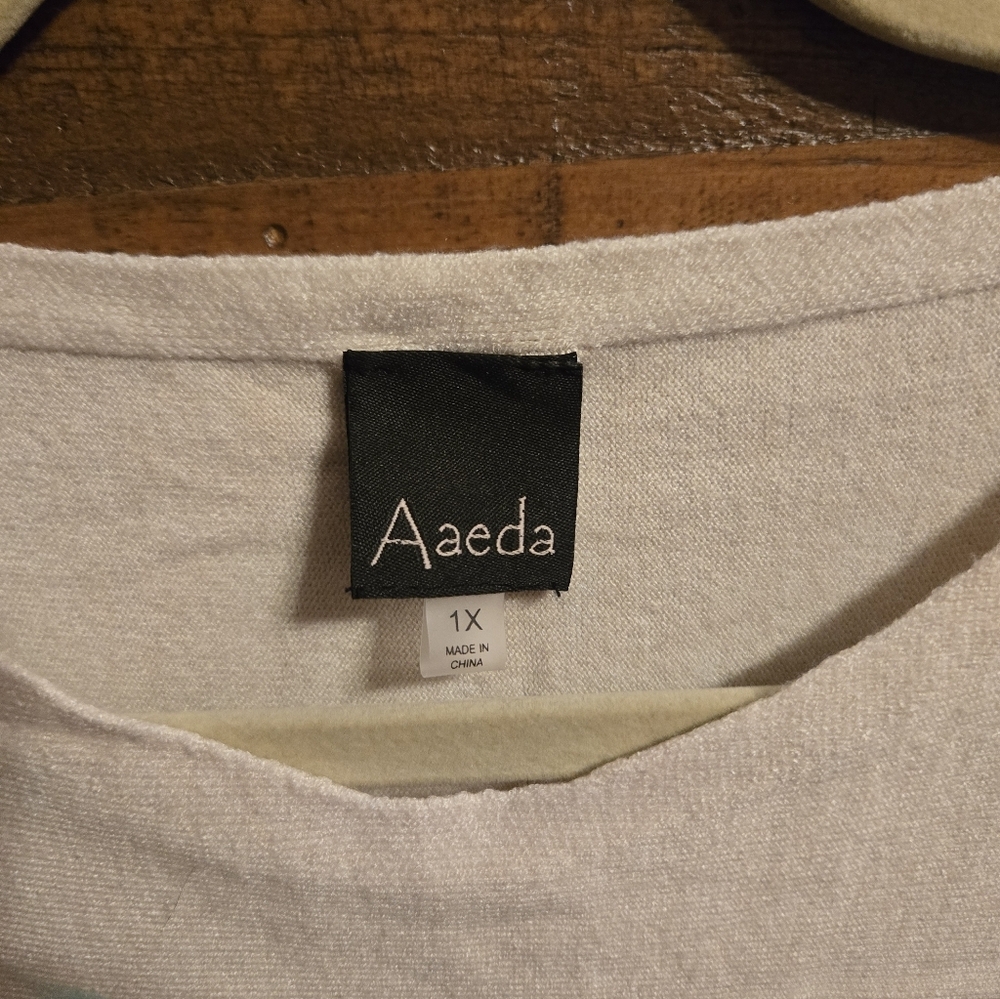 Aaeda White Sweater With Hearts.  Size XL - Picture 3 of 4